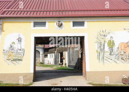 Böheimkirchen: Bauernhaus, Stall Kuh in Schildberg, Mostviertel, Niederösterreich, Niederösterreich, Österreich Stockfoto