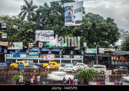 Taxis auf der Straße von Kolkata, Indien Stockfoto