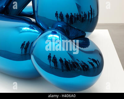 Detail von Jeff Koons'work Ballon Affen (blau) (2006-2013) mit reflektierenden gekrümmte Oberflächen simulieren aufblasbaren Ballon Stockfoto