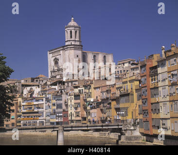 Spanien, Katalonien, Girona, Blick auf die Stadt, Altstadt, Fluss Riu Onyar, Europa, Südwesteuropa, Nordostspanien, Provinz, Stadt, Provinzhauptstadt Gerona, Teil der Stadt, Häuser, Wohnhäuser, Kirche, Kathedrale, Kathedrale, Kirche, Onar, Brücke Stockfoto