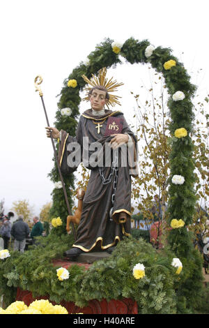 Deutschland, Bayern, Froschhausen, Leonhardi Fahrt fixiert, Beförderung, Detail, Statue, Heilige Leonhardt, Europa, Süddeutschland, Oberbayern, Murnau, Leonhardi, Leonhardi Prozession, Reiten, Umritt, Prozession, Segnung des Pferdes Patron Leonhardt, Bittprozession, Pr Stockfoto