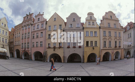 Polen, Schlesien, Hirsch Berg, Altstadt, Fußgängerzone, Bower Häuser, Passanten, Europa, Rzeczpospolita Polska, Slask, Jelenia Góra, Riesengebirge, Stadt, Teil Stadt, Stadtzentrum, Häuser, Haus Linie, Lauben, Pergolen, baut 16. -18. Jh., Fassade, Stockfoto