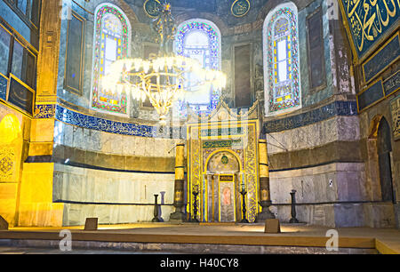 Der Mihrab befindet sich in der Apsis der alten Hagia Sophia, wo der Altar stand früher, zeigt in Richtung Mekka Stockfoto