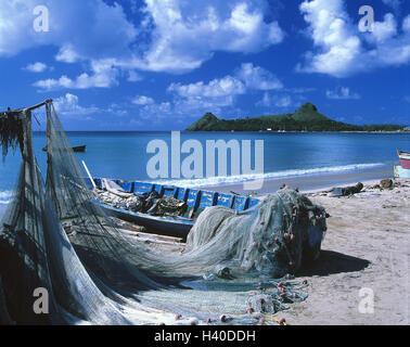 West-indischen Inseln, Saint Lucia, Vigie Beach, Fischerboot, Netzwerke, die kleinen Antillen, südlichen Inseln über dem Wind, Insel, Karibik, sandigen Strand, Strand, Boot, Angeln, Netze, Angeln, Wirtschaft, Bucht, außerhalb Stockfoto