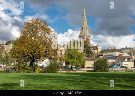 Stamford angesehen, über die Wiesen, Lincolnshire, England, UK Stockfoto