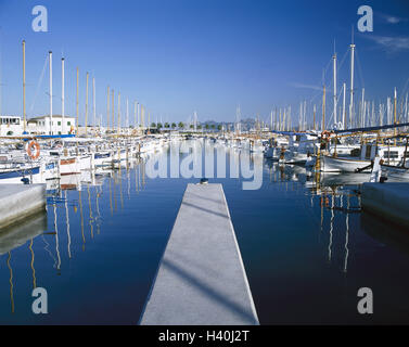 Spanien, die Balearen Insel Mallorca, Pollenca, Hafenblick, Europa, Südwesteuropa, Balearen-Insel, Islas Baleares, mediterranen Insel, Mittelmeer, Halbinsel Form Ziel, Town, Pollensa, port, Segelschiffe, Segelboote, Angeln Stockfoto