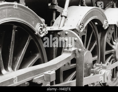 Dampf-Lokomotive, Kupplung Rod, Räder, Detail, s/w, Lokomotive, Lok, Zug, Eisenbahn, Schienenverkehr, Dampfmaschine, Mittel Transport, öffentlich, Verkehr, Bahn Verkehr, Personenverkehr, Transport, Förderung, Personentransport, Ware traf Stockfoto