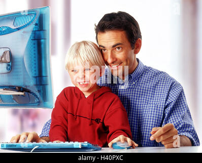 Vater, Sohn, Computer, lachen, Familien, Mann, Kind, Spiel, Computer Spiel, spielen, lernen, Bildung, Information, Spaß, Freude, Stockfoto