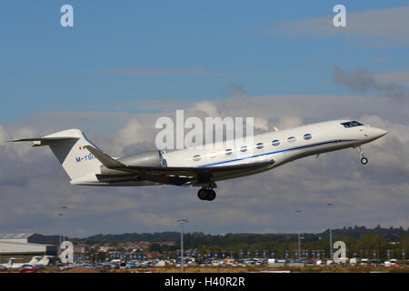 ExecuJet Gulfstream Aerospace G650-ER M-YSIX vom Flughafen Luton, UK Stockfoto