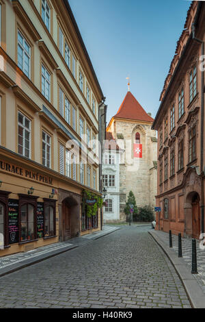 Herbstmorgen in Mala Strana (Kleinseite), Prag, Tschechische Republik. Stockfoto