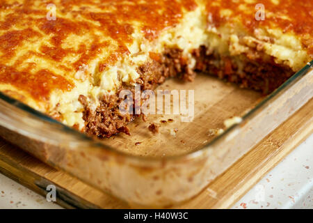 Glas-Auflauf mit Cottage Pie, vom britischen Rezept Stockfoto