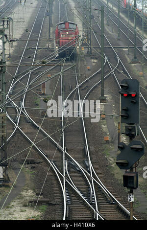 Deutschland, Hamburg, Netze, Rangierbahnhof, Spuren, Lokomotive, Shunt, Europa, Hanseatic Stadt, Stadt, Bahnhof, Wechsel, Gleise, Gleis, e-Lok, Lokomotive, Eisenbahn, Transport, Verkehr, Transport, Förderung, Ware, Ware, Eisenbahn, Mittel Transport, Wirtschaftsverkehr, Güterverkehr, Flugbahn Verkehr, Schienenverkehr, Zug, Bahn, Bahnfahrt, Lichtsignal, Ampel, Logistik, Wirtschaft, der Deutschen Bahn Stockfoto