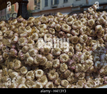 Knoblauch, Knötchen, Markt, Vertrieb, Nahrung, Essen, Drogen, gestapelt, Gemüse, Gemüsepflanze, Lilie Pflanze, Lauch-Art, Knoblauch Knötchen, Lauch-Art, Allium Sativum, Knoblauch Knötchen, Knötchen Stockfoto