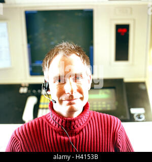Flughafen, controlling, Turm, Fluglotse, Kopfhörer, Lächeln, Porträt, Turm, controlling Center, 33 Jahre, Mann, Büroangestellte, Freisprecheinrichtung, Arbeitsplatz, Arbeit, Beruf, Pilot, Überwachung, Koordinierung, Kontrolle, Kommunikation, Luftverkehr, Luft Stockfoto