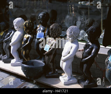 Belgien, Brüssel, Souvenirverkauf, Simulationen, Manneken-Pis, Europa, Benelux, Hauptstadt, Stadt, Sitz macht, Andenken, Vertrieb, Statuen, Figuren, Manneken Pis, Harndrang, Wasserlassen, Tourismus, Wirtschaft, Einzelhandel Handel Stockfoto