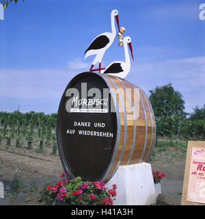 Österreich, Burgenland, neue Kolonisten See, Mörbisch, Weinfass, beschriften, "Danke und auf Wiedersehen", Europa, Steppensee, Tipp, Fass, Holzfass, Störche, "lokalen Kind", außerhalb Stockfoto