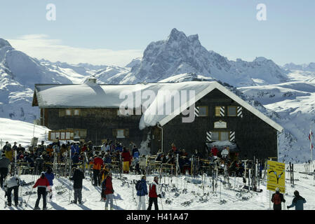 Österreich, St. Anton in den Bergen Arl, Skigebiet, der Ulmer Hütte, Skifahrer, Europa, Republik, Tirol, Berge, Berge, Wintersportgebiet, Wintersport, Schnee, Sport, Sport, Ski, Bergsport, Skifahren, Hobby, Skiurlaub, solar Plateau, Start-und Landebahn Kontakt Stockfoto