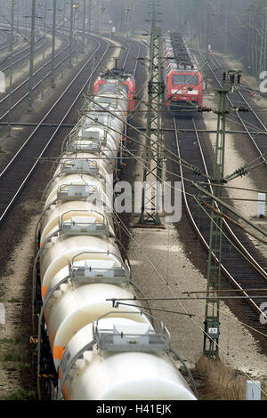 Deutschland, Hamburg, Maschen, marshalling Yard, Gleise, Züge, Detail, Dämmerung, Europa, Hanseatic Stadt, Stadt, Bahnhof, Wechsel Spuren, Anschlussgleise, Gleis, Güterzüge, Kutschen, Bahntransporte, Verkehr, Transport, Förderung, waren, Ware, Eisenbahn, Mittel Transport, Wirtschaftsverkehr, Güterverkehr, Flugbahn Verkehr, Schienenverkehr, Logistik, Wirtschaft, der Deutschen Bahn Stockfoto