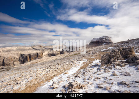 Sass Pordoi Plateau mit Piz Boe Peak und Sella Gruppe Berge in Dolomiten, Italien, Europa Stockfoto