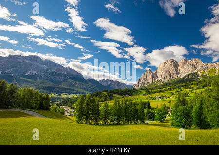 Herrlichen Tal mit Cristallo Berggruppe in der Nähe von Cortina d ' Ampezzo, Dolomiten, Italien Europa Stockfoto