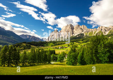 Herrlichen Tal mit Cristallo Berggruppe in der Nähe von Cortina d ' Ampezzo, Dolomiten, Italien Europa Stockfoto