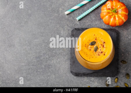 Kürbis Smoothie, Pie mit Gewürzen Textfreiraum Stockfoto