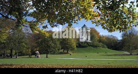 Deutschland, Bayern, München, englischer Garten, Monopteros, Herbst Oberbayern, Park, Park, Rundtempel, Gartenarchitektur, Tempel, Ort von Interesse, Wiese, Bäume, Herbstlaub, Laub, Blätter Stockfoto