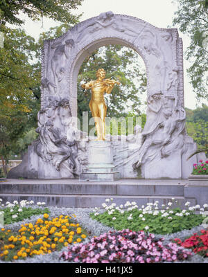 Österreich, Wien, Stadtpark, Johann Strauss-Denkmal, Europa, Straße der Kaiser und Könige, Hauptstadt, Stadt, Kulturstadt, Standbild, Strauss Denkmal, Komponist, Walzer König, 1825-1899, Statue, vergoldet, Kunst, Skulptur, Kultur, Ort der Intere Stockfoto