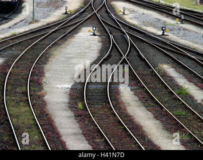 Bahnhof, Gleis, Detail, Switches, Rangierbahnhof, Wechsel Spuren, Spuren, Eisenbahn, Schienen, Gleise, Bahntransporte, Verkehr, Transport, Förderung, Eisenbahn, Bahn-Verkehr, Schienenverkehr, Logistik, Wirtschaft, Bahn Gerät, Bahntechnik, Richtung Update, Logistik, Deutschland, in der Nähe Hamburg, Netze Stockfoto