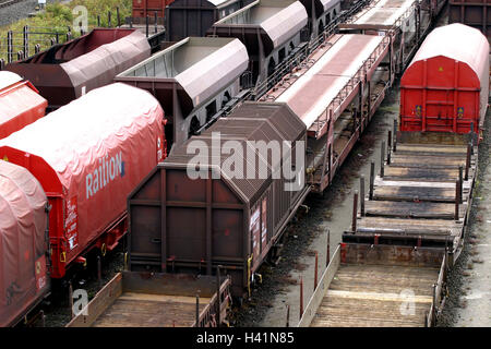 Rangierbahnhof, gute Wagen nur redaktionell, Bahnhof, Wechsel, Spuren, Gleis, Gleise, Eisenbahn, Schienen, Eisenbahn, Bahnen, Bahntransporte, Verkehr, Transport, Förderung, Eisenbahn, Bahn Verkehr, Schienenverkehr, Logistik, Wirtschaft, Schiene Gerät, Bahntechnik, Cargo, Wirtschaftsverkehr, Güterzüge, Kutschen, die Deutschen Bahn, Deutschland, in der Nähe Hamburg, Netze Stockfoto