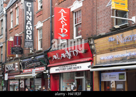 Farbenfrohe Restaurant Zeichen in der Brick Lane, London Stockfoto