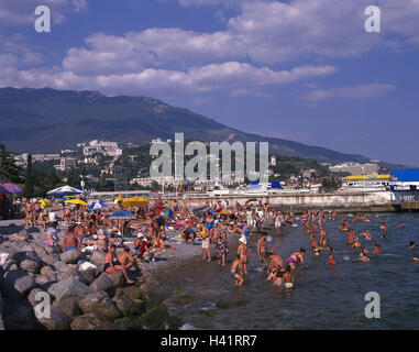 Die Halbinsel Krim Ukraine, Jalta, Blick auf die Stadt, Strand, Badende, Europa, Osten, Europa, Respublika Ukraïna, Teil-Republik, Republika Krym, Südküste, Stadt, Hafen, Küstenstadt, Tourist, Tourismus, Urlaubsort, Reiseziel, Urlauber, Urlaub, Baden Stockfoto