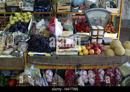 Portugal, Algarve, Loule, Markt, Stall, Vertrieb, Obst, Gemüse, Europa, legen, abgedeckt, Markt, Markt, Wochenmarkt, verkaufen, Lebensmittel, Essen, Wirtschaft, Einzelhandel Handel Stockfoto