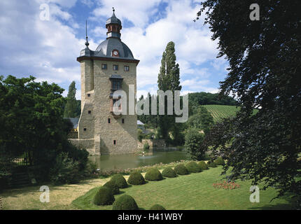 Deutschland, Rheingau, Oestrich-Winkel, Schloss voller Radian, park, Europa, Hessen, Bezirk, Winkel, Schlossgebäude, Struktur, Turm, Schlossturm, Architektur, Baustil, Ort von Interesse, Schlosspark, Fluss, Gewässer, Reiseziel, Weinberg Stockfoto