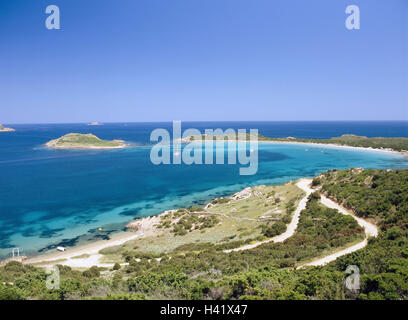 Italien, Sardinien, Capo Coda Cavallo, Macchia, Küste, Bucht, Stiefel, Europa, Mittelmeer-Insel, Insel, Region Baronia, Küstenlandschaft, Galle Küste, Weg, Sandweg, Strand, Strand, Meer, Wasser, Reiseziel, Urlaub, Sommer, Natur, Idylle, Ruhe, Stille Stockfoto