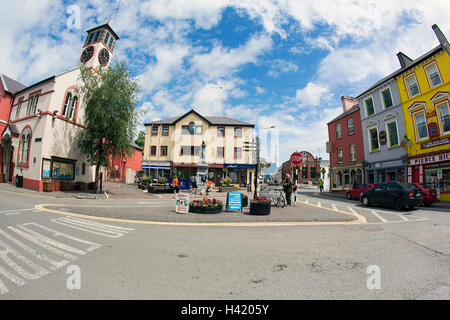 Skibbereen Geschäfte und Bars mit einem Fish-Eye-Objektiv Stockfoto