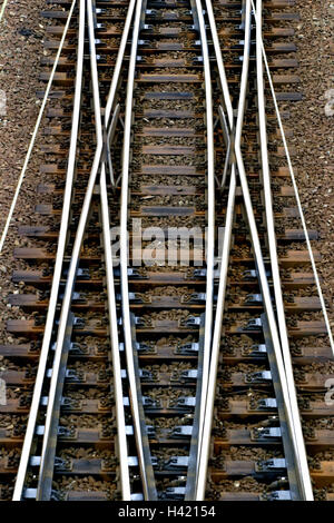 Bahnhof, Gleis, Detail, Switches, Rangierbahnhof, Wechsel Spuren, Spuren, Eisenbahn, Schienen, Gleise, Bahntransporte, Verkehr, Transport, Förderung, Eisenbahn, Bahn-Verkehr, Schienenverkehr, Logistik, Wirtschaft, Bahn Gerät, Bahntechnik, Richtung Update, Logistik, Deutschland, in der Nähe Hamburg, Netze Stockfoto