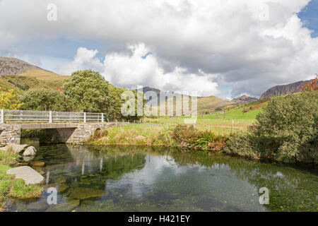 CWM-Wimpel-Tal und Fluss Afon Dwyfor Snowdonia National Park, North Wales, UK Stockfoto