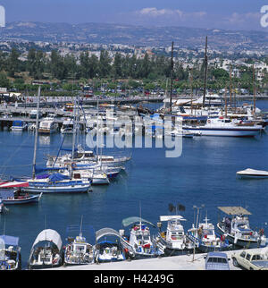 Zypern, Griechisch, Paphos, Untertown, Teil Stadt Kato Paphos, Hafen, Stiefel, Promenade, Blick auf die Stadt, Europa, Mittelmeer, Insel im Mittelmeer, Insel, Insel state, Kypriaki Dimokratia, Kypros, Zypern, Südwestküste, griechisch-zypriotischen Bereich Port, Fre Stockfoto