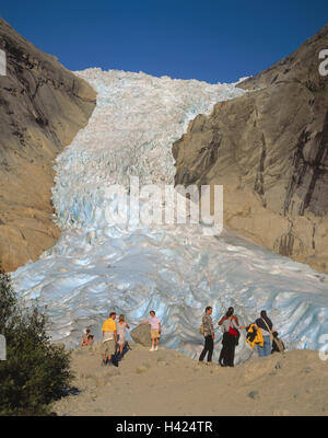 Norwegen, Hordaland, Briksdalen, Gletscherzunge, Tourist, keine Modellfreigabe!, Europa, Nord-, Europa, Kongeriket Norge, Südwestnorwegen, Südwest Norwegen, Gletscher, Gletscher wandern, Briksdalsbreen, Eis, Eis Massen, Tourismus, Ort von Interesse, Tourismus, Destinat Stockfoto