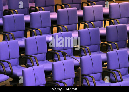 Deutschland, Berlin, Reichstagsgebäude, den Deutschen Bundestag, Plenarsaal, Detail, Sitze, Gesichtslos nur redaktionell Europa, Kapital, Platz für neuen Reichstag, Konferenzraum, Tagungsraum, Architekt Sir Norman Foster, Regierung, Regierung, Politik, Repräsentantenhaus, Plenum, Zeilen, Sitzgelegenheiten, blau, Wirtschaft, innen Stockfoto