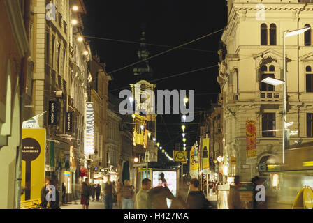 Österreich, Steiermark, Graz, Herrn Lane, Fußgängerzone, Nacht, Europa, Kulturhauptstadt Europas 2003, shopping Street, Straße geschäftlich, Fußgängerzone, Geschäfte, Läden, Passanten, Touristen, Tourismus, Abend Stockfoto