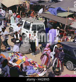 Mauretanien, Nouakchott, Marktplatz, Afrika, West, Afrika, Stadt, Hauptstadt, Wirtschaft, Handel, Vertrieb, Stoff Markt, Person, mauretanischen, Moor, dunkelhäutige, Händler, Substanz Händler, Kunden, Marktstände, Verkaufsstände, Staaten, Autos, Passanten, Markt schlagen, im Außenbereich Stockfoto