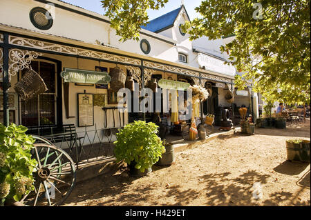 Süden, Afrika, Westkap, Stellenbosch, laden, Oom Samie Se Winkel, Wein Aktion, Dorpstraat, Handel, Vertrieb, Bau, Junk-e-Shop, Haus, allgemeine Handelswaren, historisch, Kolonialstil, Geschäft, Victorian, general Merchandise Shop, Lebensmittel, Wein, Souvenirs, Einzelhandel, Ort von Interesse, Afrika, Weinbaugebiet, Weinbau-Gebiet, der Kapprovinz, Tourismus, Idylle, Winelands, nostalgisch, Wein-Shop, im Außenbereich Stockfoto