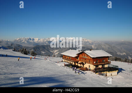 Österreich, Salzburger Land, Flachau, Ski Piste, Skihütte, Stockfoto