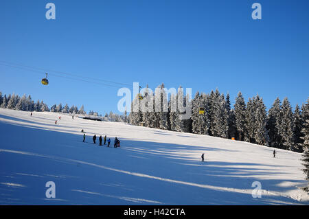 Österreich, Salzburger Land, Flachau, ski-Start-und Landebahn, Skifahrer, Seilbahn, Stockfoto