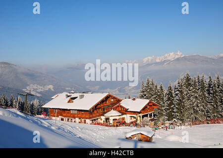 Österreich, Salzburger Land, Flachau, Ski Piste, Skihütte, Stockfoto