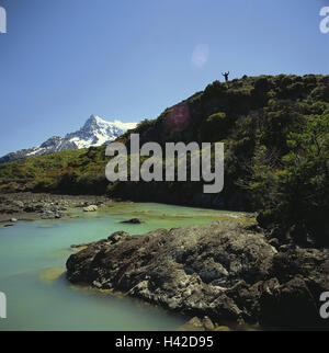 Chile, Patagonien, Parque Nacional Torres, del Paine, Fluss, Hügel, Person, Welle, Südamerika, Reiseziel, Nationalpark, Natur, Naturschutzgebiet, Landschaft, Wasser, Vegetation, Berge, Menschen, Touristen, Tourismus, Stockfoto