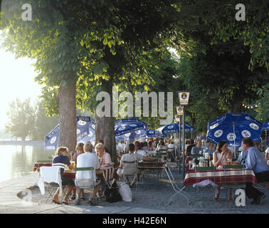 Deutschland, Oberbayern, Herrsching im Ammersee, See, Biergarten, Sommer, kein Modell loslassen, Europa, Bayern, See, Ammersee, Restaurant, Restaurant-Terrasse, Gastronomie, Ziel, Gäste, Besucher, ausruhen, genießen, erholen, Erholung, Sommer Stockfoto