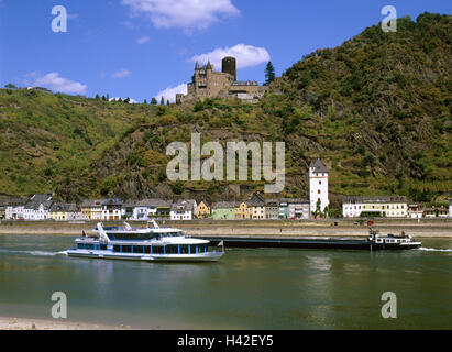 Deutschland, Rheinland-Pfalz, Katze, St. Goarshausen, Burgstadt anzeigen, Europa, Mittelrhein, Fluss, Rheintal, Stadt, Ort von Interesse, Struktur, Architektur, Urlaub Schiff, Frachter, Schiffe, Transport, navigation Stockfoto